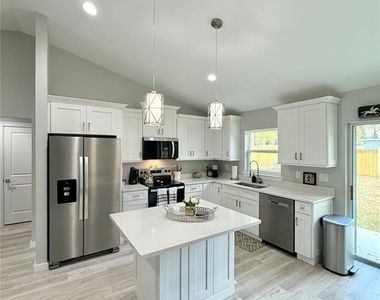 6425 Nw 62nd Terrace - Photo Thumbnail 2