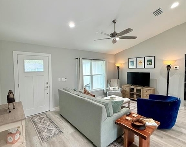 6425 Nw 62nd Terrace - Photo Thumbnail 4