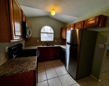 6741 Magnolia Pointe Circle - Photo Thumbnail 3