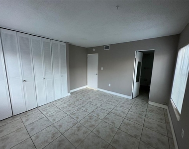 1830 Maravilla Avenue - Photo Thumbnail 19