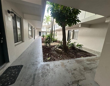 1830 Maravilla Avenue - Photo Thumbnail 4
