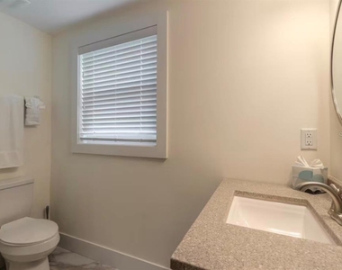 1355 Lakeshore Drive - Photo Thumbnail 10