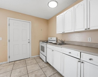 2918 Fan Palm Drive - Photo Thumbnail 6
