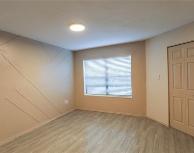 3655 Atrium Drive - Photo Thumbnail 8