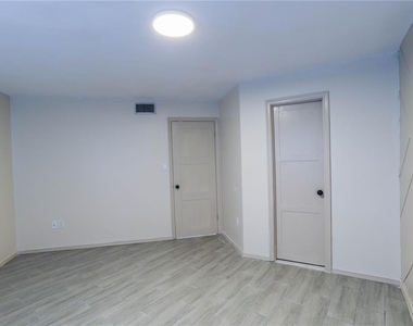 3655 Atrium Drive - Photo Thumbnail 9