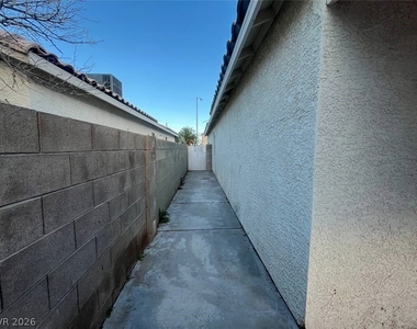3657 Lucky Horseshoe Court - Photo Thumbnail 13