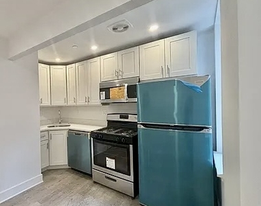 45 West 81st Street - Photo Thumbnail 3