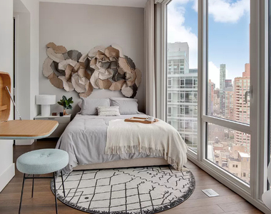 East 44th Street - Photo Thumbnail 1