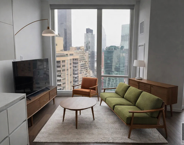 East 44th Street - Photo Thumbnail 3
