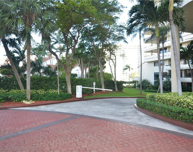 19355 Turnberry Way - Photo Thumbnail 36