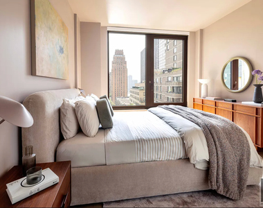 East 50 Street - Photo Thumbnail 4