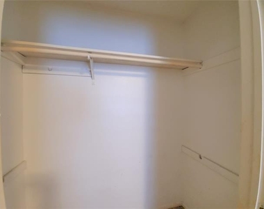 1002 Mulkey Lane - Photo Thumbnail 15