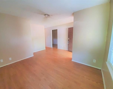 1002 Mulkey Lane - Photo Thumbnail 2