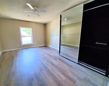 1002 Mulkey Lane - Photo Thumbnail 10
