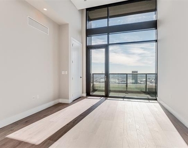 3003 Maple Avenue - Photo Thumbnail 8