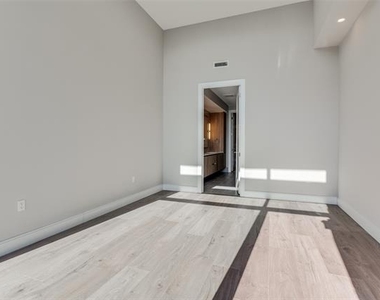 3003 Maple Avenue - Photo Thumbnail 14