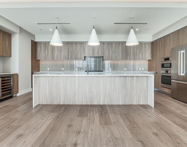 3003 Maple Avenue - Photo Thumbnail 3