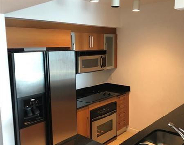 325 S Biscayne Boulevard - Photo Thumbnail 2