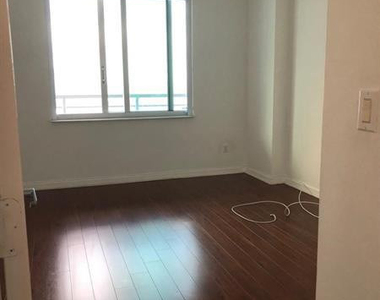 325 S Biscayne Boulevard - Photo Thumbnail 4