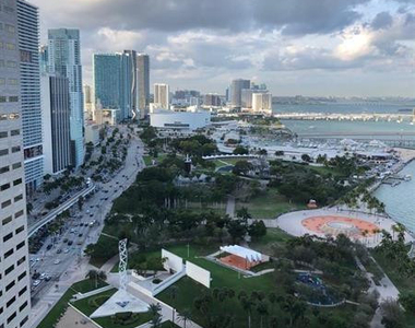325 S Biscayne Boulevard - Photo Thumbnail 9