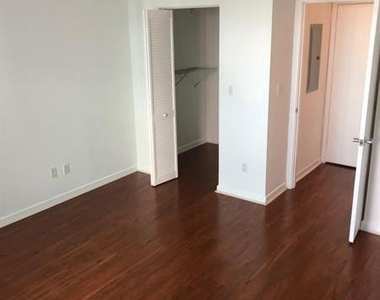 325 S Biscayne Boulevard - Photo Thumbnail 5
