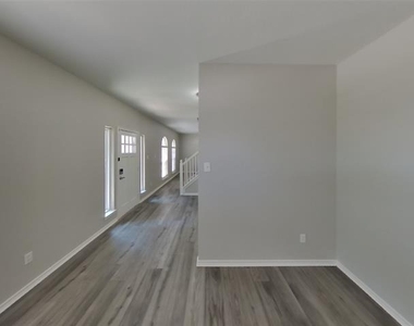 8401 Manchester Drive - Photo Thumbnail 17