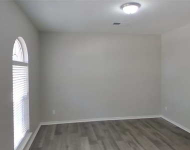 8401 Manchester Drive - Photo Thumbnail 4