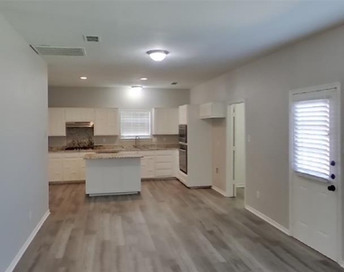 8401 Manchester Drive - Photo Thumbnail 5