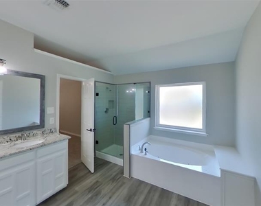 8401 Manchester Drive - Photo Thumbnail 9