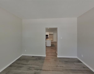8401 Manchester Drive - Photo Thumbnail 3