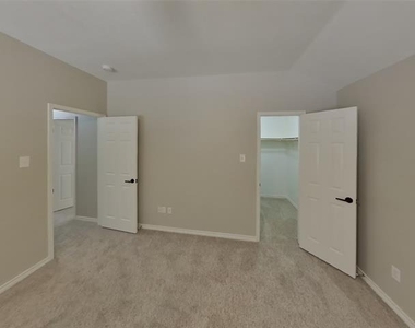 8401 Manchester Drive - Photo Thumbnail 13