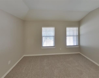 8401 Manchester Drive - Photo Thumbnail 12