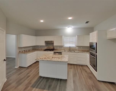 8401 Manchester Drive - Photo Thumbnail 6