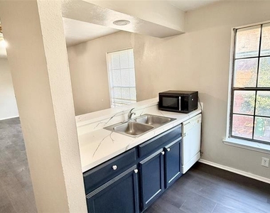 2221 Stella Street - Photo Thumbnail 4