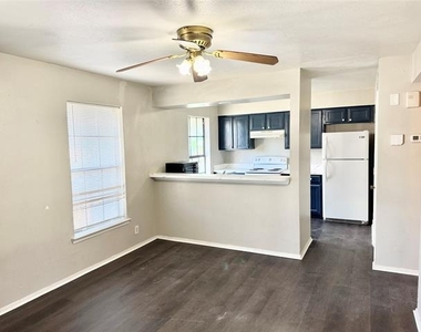 2221 Stella Street - Photo Thumbnail 2