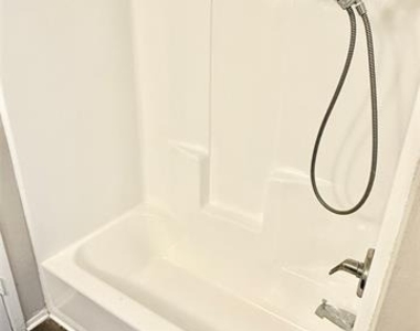2221 Stella Street - Photo Thumbnail 8