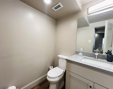 6211 W Northwest Highway - Photo Thumbnail 11