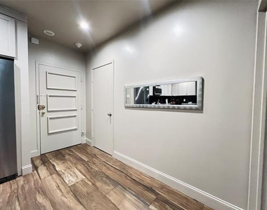 6211 W Northwest Highway - Photo Thumbnail 15