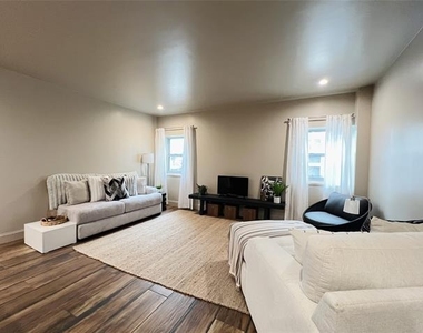 6211 W Northwest Highway - Photo Thumbnail 3