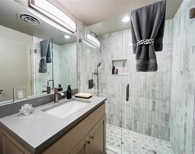 6211 W Northwest Highway - Photo Thumbnail 9
