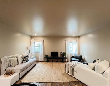 6211 W Northwest Highway - Photo Thumbnail 4
