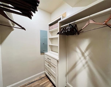 6211 W Northwest Highway - Photo Thumbnail 13