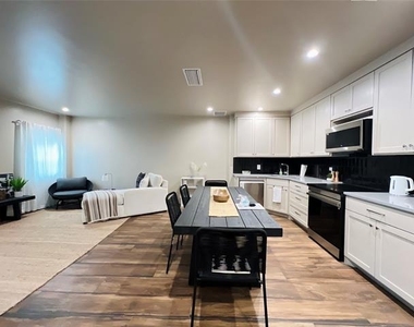 6211 W Northwest Highway - Photo Thumbnail 5
