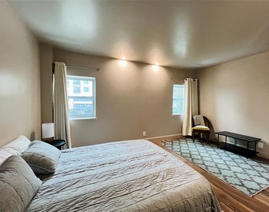 6211 W Northwest Highway - Photo Thumbnail 7