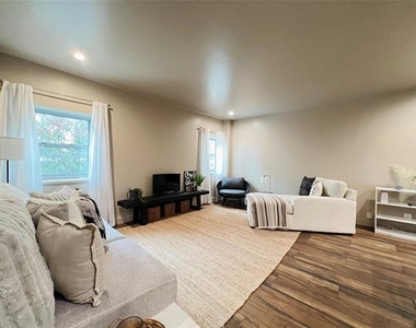 6211 W Northwest Highway - Photo Thumbnail 2