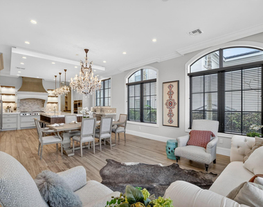 2425 Delmar Place - Photo Thumbnail 15