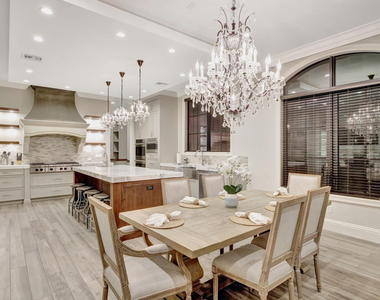 2425 Delmar Place - Photo Thumbnail 3