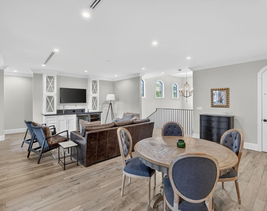 2425 Delmar Place - Photo Thumbnail 31