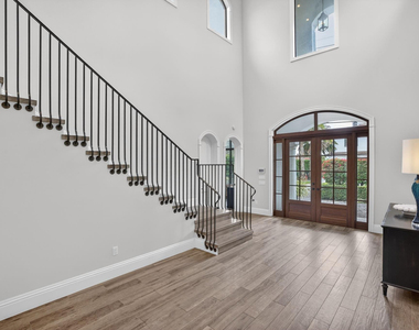 2425 Delmar Place - Photo Thumbnail 11