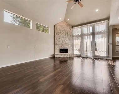 1433 Montgomery Lane - Photo Thumbnail 4